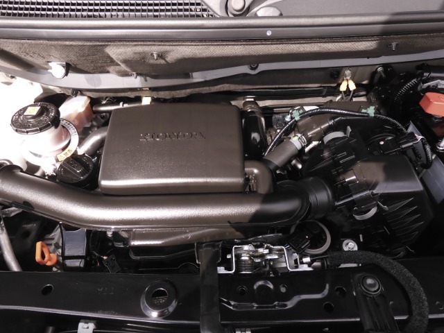 ◆エンジンルーム◆車の心臓部分のエンジンルームが汚いとトラブルの基になります。当店は専用の液剤を使って徹底的に綺麗にします。