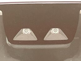 【スマートアシスト】走行中に前方の車両等を認識し、衝突しそうな時は警報とブレーキで衝突回避と被害軽減をアシスト。より安全にドライブをお楽しみいただけます。