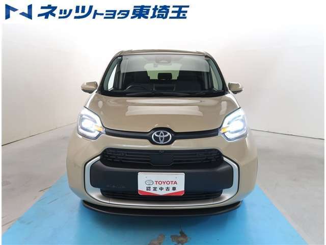 【フロント】純正LEDヘッドライトが付いています。