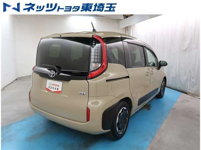 【リヤ】後方にも誤発進防止機能が付いていますので万が一の踏み間違え時でも安心です。