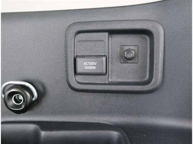 【機能】100V電源コンセント(1500W)が付いていますので家庭用電気製品などのご利用が可能です。