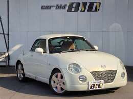 外装は専任のスタッフが真心込めて、念入りに洗車を行い、丁寧にワックス磨きをしておりますので、ピカピカに仕上がっております☆お好みでコーティングなども別途承ります。