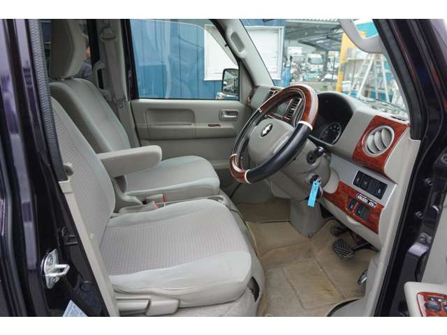 スタッフが時間をかけて車内クリーニング（抗菌可能）、外装専用ケミカル洗車仕上げ（撥水コート可能）をしてお引渡ししております！！