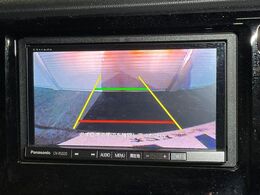 【バックカメラ】駐車時に後方がリアルタイム映像で確認できます。大型商業施設や立体駐車場での駐車時や、夜間のバック時に大活躍！運転スキルに関わらず、今や必須となった装備のひとつです！