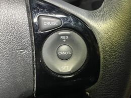 【クルーズコントロール】高速道路もラクラク走行。アクセルを離しても一定速度で走行ができ、長距離運転時の負担を軽減！加速・減速も簡単なスイッチ操作で調整できます。