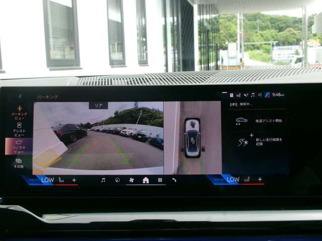 高画質の全周囲カメラが付いております。コーナーセンサーと併せてご利用いただくと駐車も楽々
