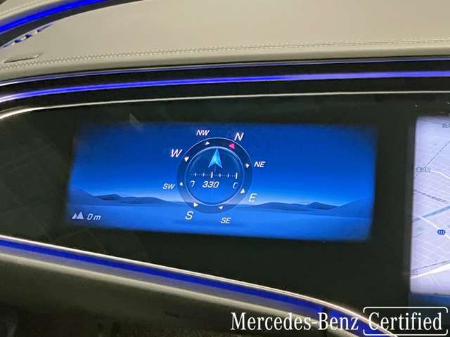 ダイムラー社のサービス基準に適合した設備を持つ認定工場で、メルセデス・ベンツに精通したサービススタッフが入念に実施します。