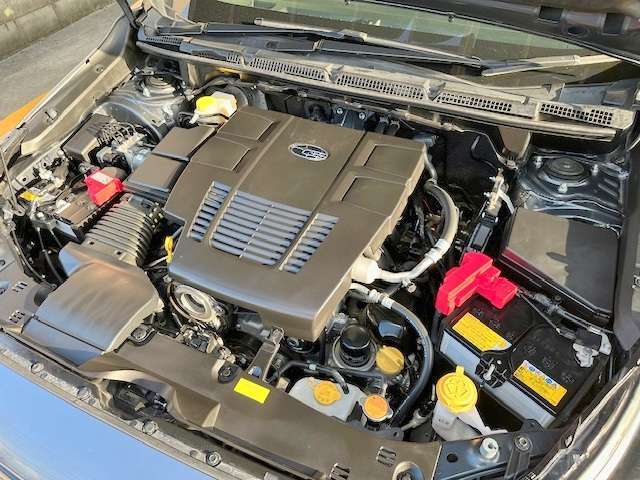 エンジンルームの状態もキレイで機関も良好です！当社では仕入時に90ヵ所以上の点検項目の確認や試乗も実施してます！問題のない車両を店頭にて販売しております！