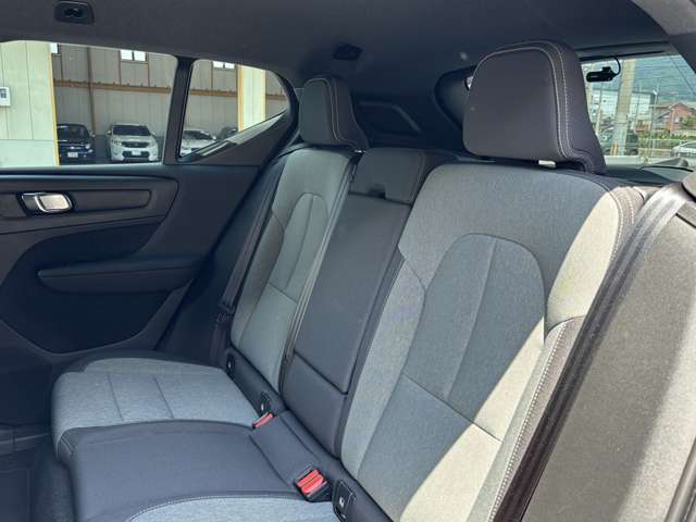 【買取直売のメリット】通常中古車の流通にかかるマージンを大幅にカット出来るので他社の同年式と比べて魅力的な価格が実現できます。過去の車歴まで把握することができ状態の良いお車に厳選した展示が可能です。