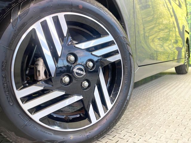 【純正アルミホイール】外観にマッチした純正アルミホイールを装着しております。各種社外アルミホイールや、スタッドレスタイヤも取扱いしております。是非ご相談ください♪