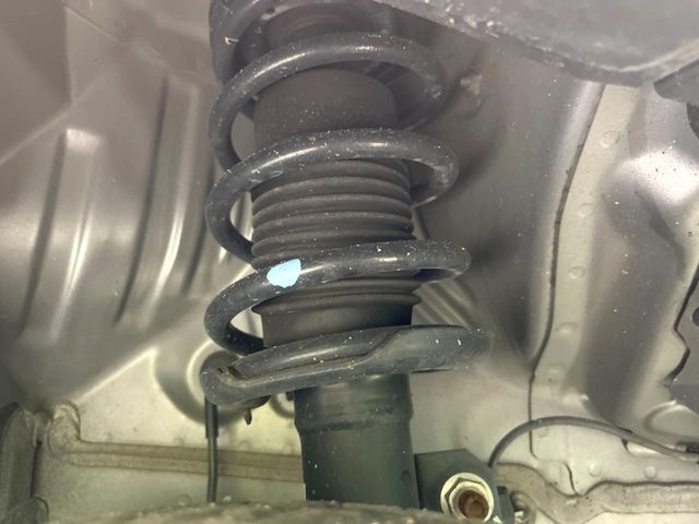 お車を安心してお乗りいただく為には、足回りの定期点検が欠かせません。サービスサポート（有償保証）では無料点検もご提供しており、安心のカーライフをお過ごしいただけるサポート体制が整っています。