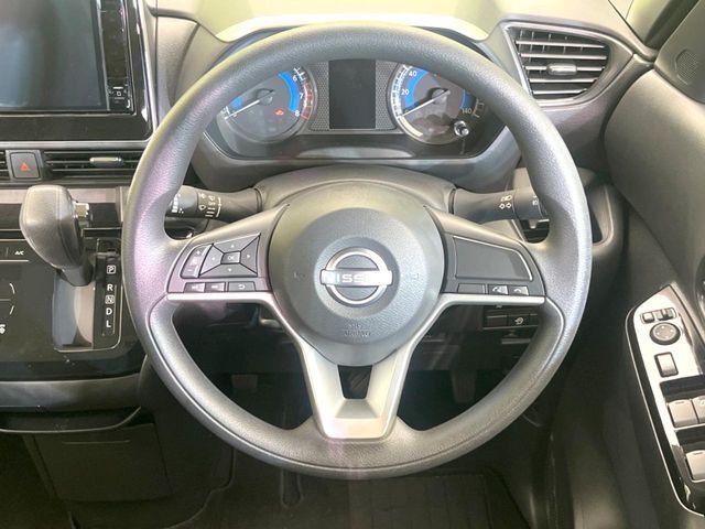 ステアリングも使用感が少なく、きれいな状態となっております♪