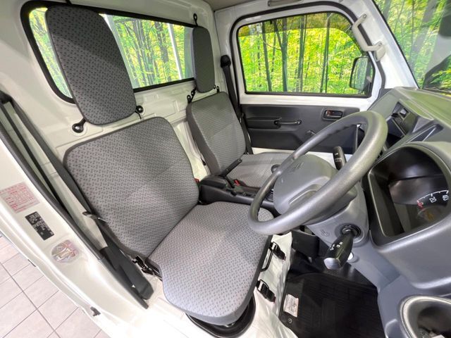 運転席シート廻りは使用感も少なく、良好な状態となっています。丁寧に使われていたことがよくわかりますね。