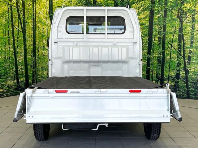積み下ろしのしやすいデッキにはたっぷりと荷物を積み込んでいただけます。遊びから仕事まで、様々なシーンで頼れます♪