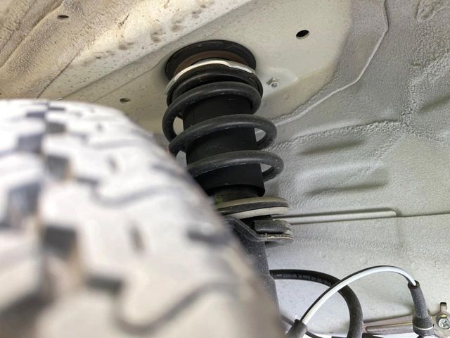 お車を安心してお乗りいただく為には、足回りの定期点検が欠かせません。サービスサポート（有償保証）では無料点検もご提供しており、安心のカーライフをお過ごしいただけるサポート体制が整っています。
