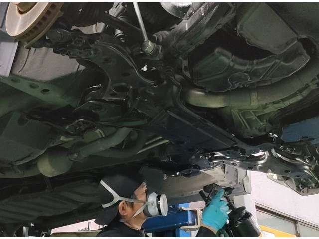 錆びやすい下回りは防錆塗装処理（シャーシブラック）施工いたします。https://youtu.be/U1pQH7mE7HU