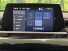 【メーカー純正8インチナビ】インテリアに溶け込むスタイリッシュな「専用設計」メーカーナビを装備♪視認性や操作性など基本性能にも優れ、より上質なカーライフをお楽しみいただけます。