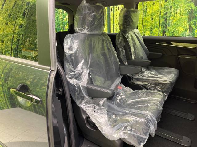 高品質なオリジナルフロアマットもオプションにてご用意しております。お好きなデザインやカラーをお車に合わせて選んでいただくことができます♪