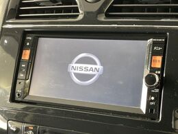 【純正ナビ】人気の純正ナビを装備。オーディオ機能も充実しており、Bluetooth接続すればお持ちのスマホやMP3プレイヤーの音楽を再生可能！毎日の運転がさらに楽しくなります！！