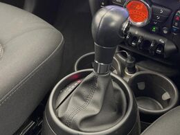 ●MTモード付きAT：通常は自動でおこなわれる変速（ギアチェンジ）をドライバーの操作によって意図的に変えられるシステムです。より一層普段のドライブをお楽しみいただけます！