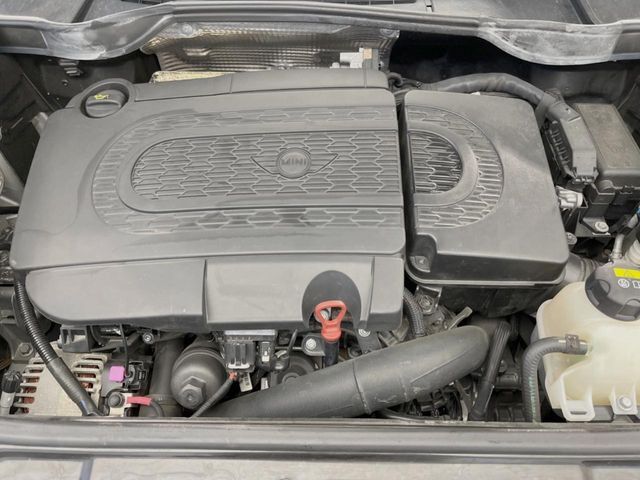 ●当店では、各メーカーの専用診断テスターを導入。国家資格を持つテクニカルスタッフも常駐しておりますので、万が一の際にも安心してご利用いただけます。