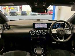 コックピット。車内もキレイで嫌な臭いもありません！ご納車後の臭いが付きにくくなる「空気触媒コーティング」もあります。