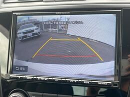 【バックカメラ】駐車時に後方がリアルタイム映像で確認できます。大型商業施設や立体駐車場での駐車時や、夜間のバック時に大活躍！運転スキルに関わらず、今や必須となった装備のひとつです！