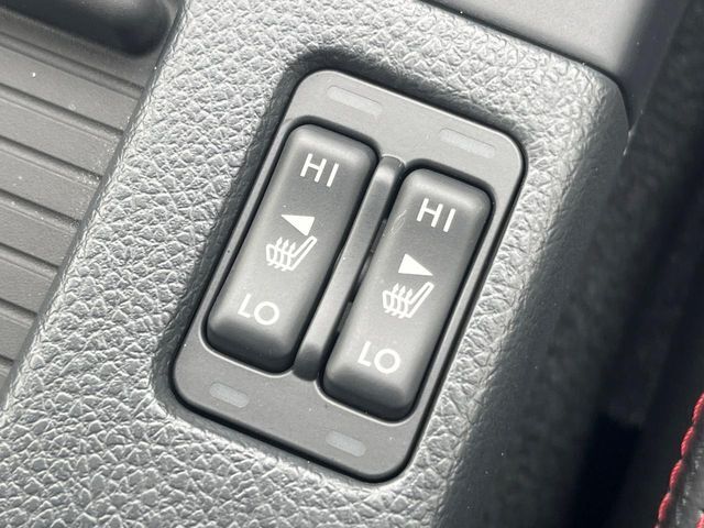 【シートヒーター】寒い日に重宝するシートヒーター！エアコンより早く温まってくれるので寒がりの人も安心ですね♪エアコンの温風は乾燥するから苦手、という方にもをおすすめです。