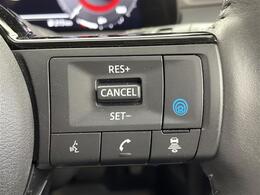 【プロパイロット】高速道路の渋滞走行や長時間の巡航走行時に、アクセル・ブレーキ・ステアリングをシステムが制御します！機能には限界があるためご注意ください。