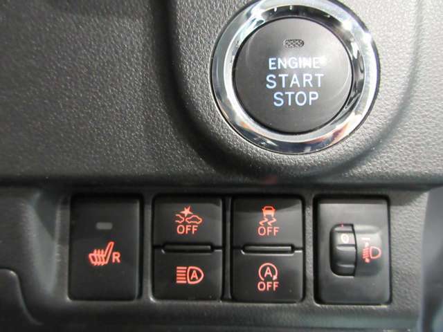 赤信号などで停止した際に一定の条件を満たすと自動的にエンジンが停止するアイドリングストップ信号待ちなどの停車中にエンジンを停止させ燃料節約と排出ガス軽減のダブルの効果があります
