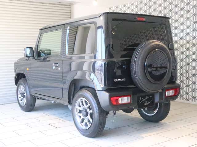 人気車種のジムニーが入荷しました！グレードも最上級グレードのXCです♪