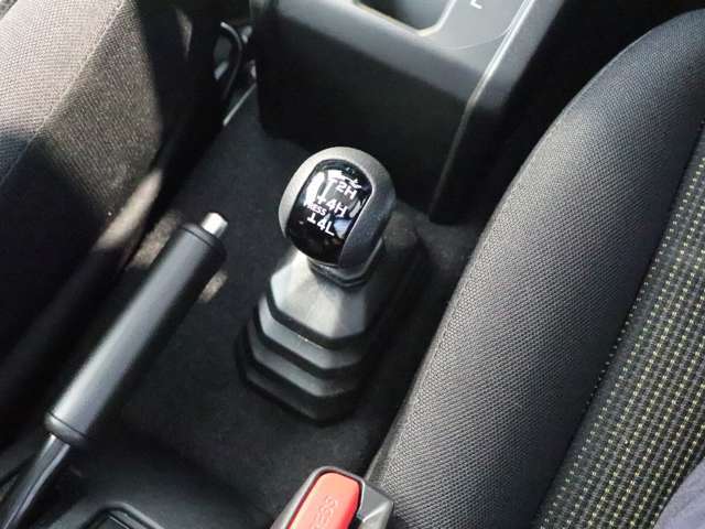 前輪と後輪をシンプルな構造で直結するパートタイム4WDを採用しています☆