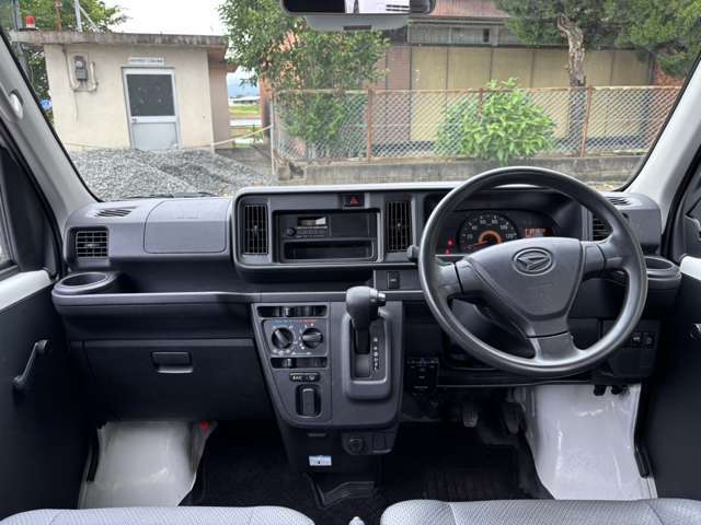 ★インパネ廻り★もちろん大きな傷も御座いません☆安心して運転できるように両席エアバック搭載しております！！軽自動車とは思えない程広く足を伸ばせます！！是非一度試乗はいかがですか？(＃^.^＃)