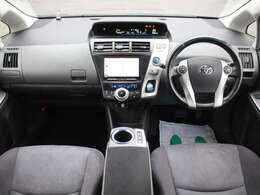 すっきりとしたプリウスαらしいデザインのダッシュ回り！フロントビューの視認性もよく運転しやすいと思います★