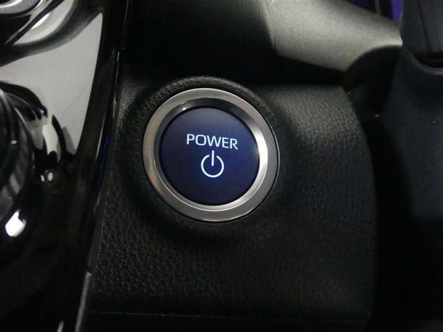 スマートキーを携帯していればキーを取り出さずにドアを施錠＆解錠。クルマの始動も可能です。