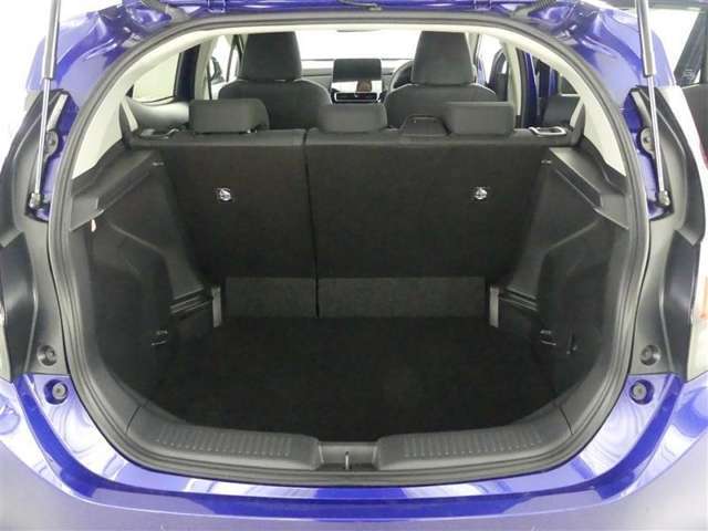 広々としたラゲージスペースを備えています。大きなものや長さのある荷物もしっかりと積み込めます。