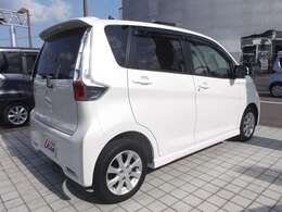 安全装備では、急ブレーキ時のタイヤロックを防ぎ、横滑りなどの不安定な車体姿勢を防ぐABSを標準装備しています☆