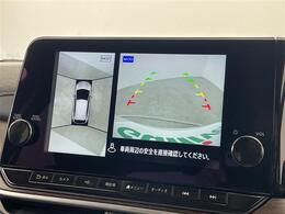【アラウンドビューモニター】まるでクルマを真上から見下ろしたかのような視点で駐車をサポートします！クルマの斜め後ろや真横など、前後左右の4つのカメラの映像が合成されて、モニターに映し出されます。