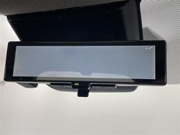 【インテリジェントルームミラー】リアカメラの画像を液晶モニター（ルームミラー）に写して、後部座席の人で視界が遮られたり、夜間や悪天候の時なども、クリアな後方視界を確保するため安心です。