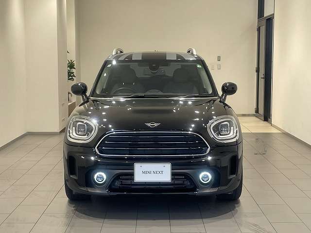 地域最大級の展示台数！お気に入りのお車があれば、ぜひステアリングを手にしてください。稀少モデルも鋭意取り揃え、幅広いニーズにお応え致します。スタッフ一同皆様のご来店を、心よりお待ち申し上げます。