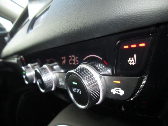 運転席/助手席シートヒーター