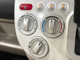 寒い冬も暑い夏も全席に快適な空調を届けてくれる、ダイヤル式エアコンを装備♪