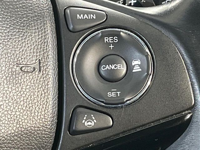 【アダプティブクルーズコントロール】高速道路での長距離走行が楽に！！自動で速度を保つクルーズコントロールが、衝突軽減システムと連携し、前方の車両を感知して車間を保つように速度調節してくれます！！