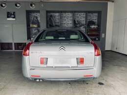 経年の若干のヤレはあるものの、外装綺麗です