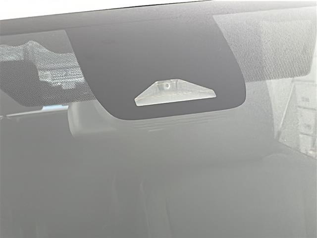 【ドライブレコーダー】映像・音声などの運転中の記録を残します。事故などを起こした起こされた時の証拠になりえますので、もしも時でも安心ですね。