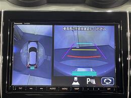 【パノラミックビューモニター】クルマを真上から見下ろした視点で駐車をサポートします！死角からの障害物にいち早く気が付くことができます。