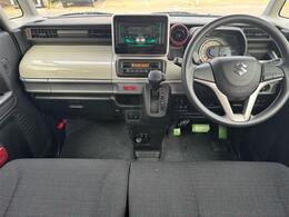 【運転席全体】視野性の良い運転席で快適に運転できますね！