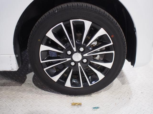 実車はアルミホイール組みの夏用タイヤを装着しています。冬用タイヤは積み込みになっています。