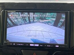 【バックカメラ】駐車時に後方がリアルタイム映像で確認できます。大型商業施設や立体駐車場での駐車時や、夜間のバック時に大活躍！運転スキルに関わらず、今や必須となった装備のひとつです！