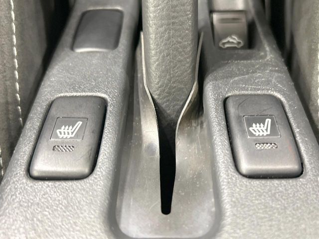 【前席シートヒーター】寒い日に重宝するシートヒーターを後席にも装備！エアコンより早く温まってくれるので寒がりの人も安心ですね♪エアコンの温風は乾燥するから苦手、という方にもをおすすめです。